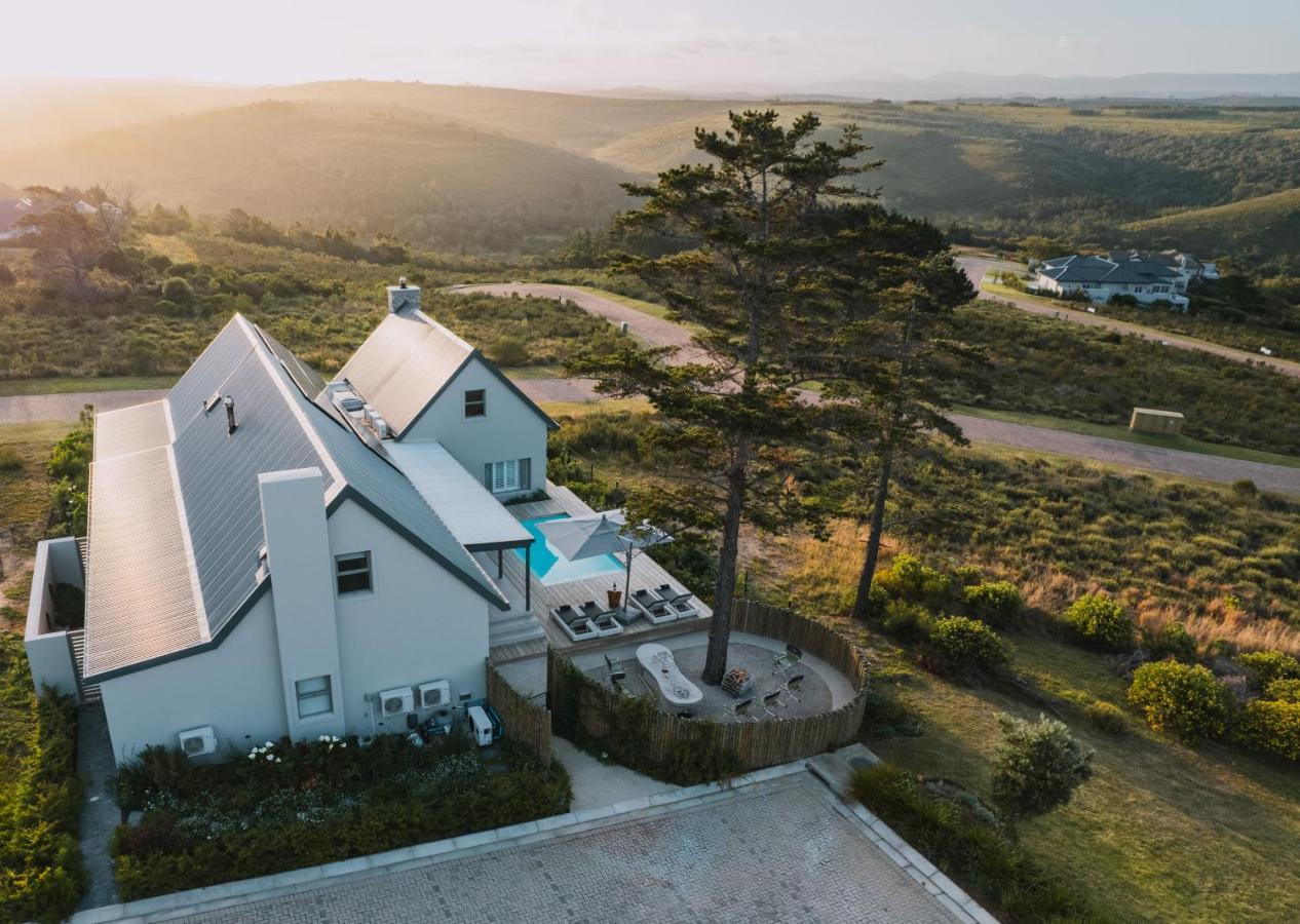 Sky Villa Boutique Hotel By Raw Africa Collection Плеттенберг-Бей Экстерьер фото Modern houses in Hermanus