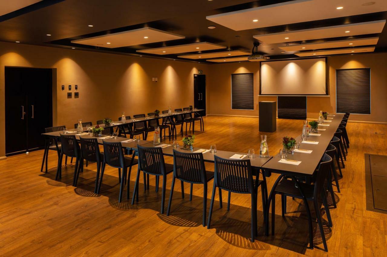 Sky Villa Boutique Hotel By Raw Africa Collection Плеттенберг-Бей Экстерьер фото Meeting room
